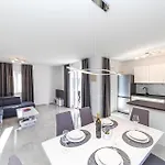 شقة Beautiful In Okrug Gornji