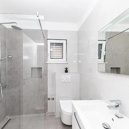 Beautiful In Okrug Gornji With Kitchen * Trogir