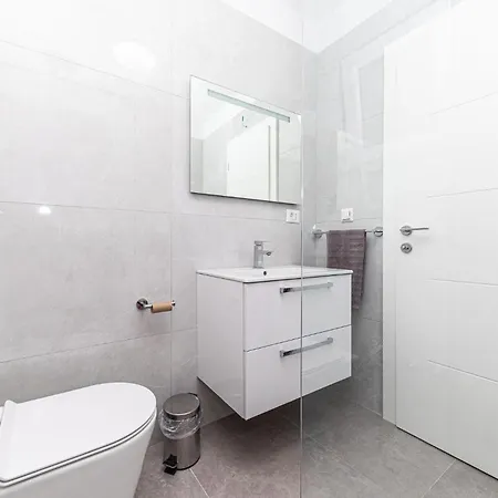 Beautiful In Okrug Gornji With Kitchen Trogir