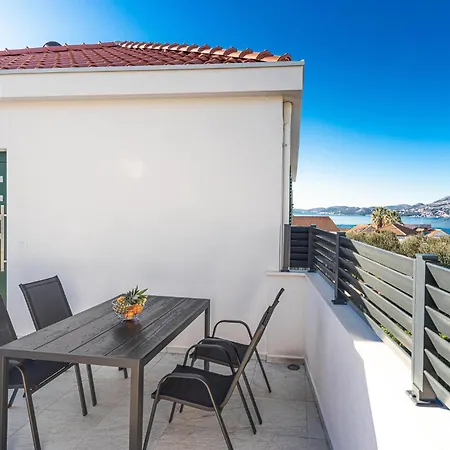 Apartment Beautiful In Okrug Gornji With Kitchen