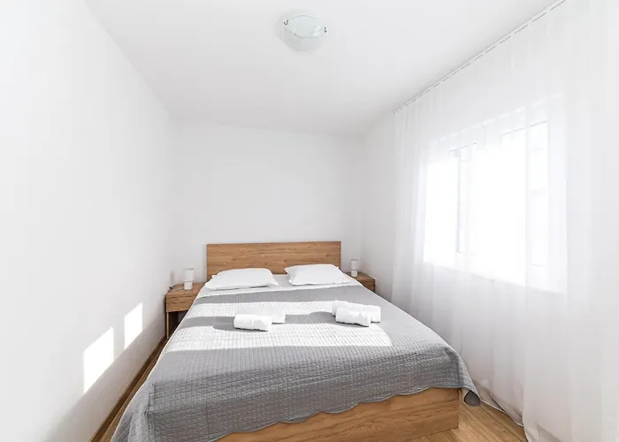 Apartament Beautiful In Okrug Gornji *