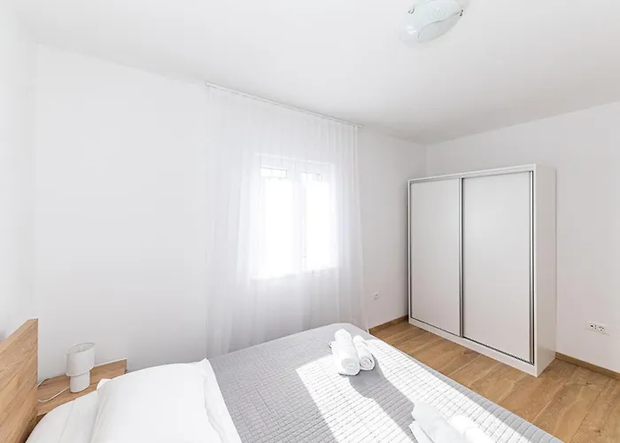 Apartament Beautiful In Okrug Gornji