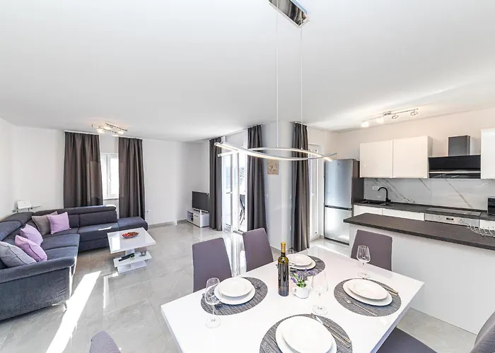 Apartament Beautiful In Okrug Gornji